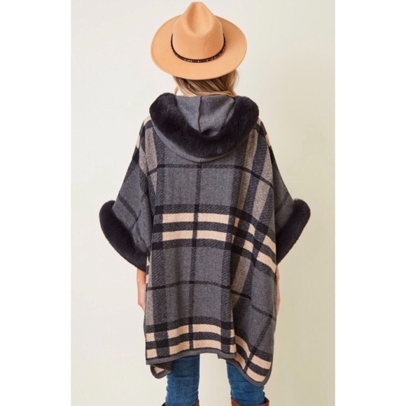 Gray & Cream Plaid Fur Trimmed Hooded Poncho Cape - Picture 5 of 8